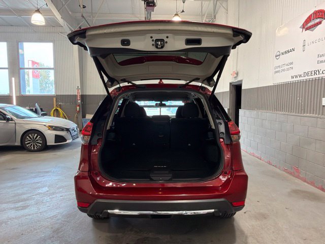 Used 2018 Nissan Rogue SV AWD/4WD image 13
