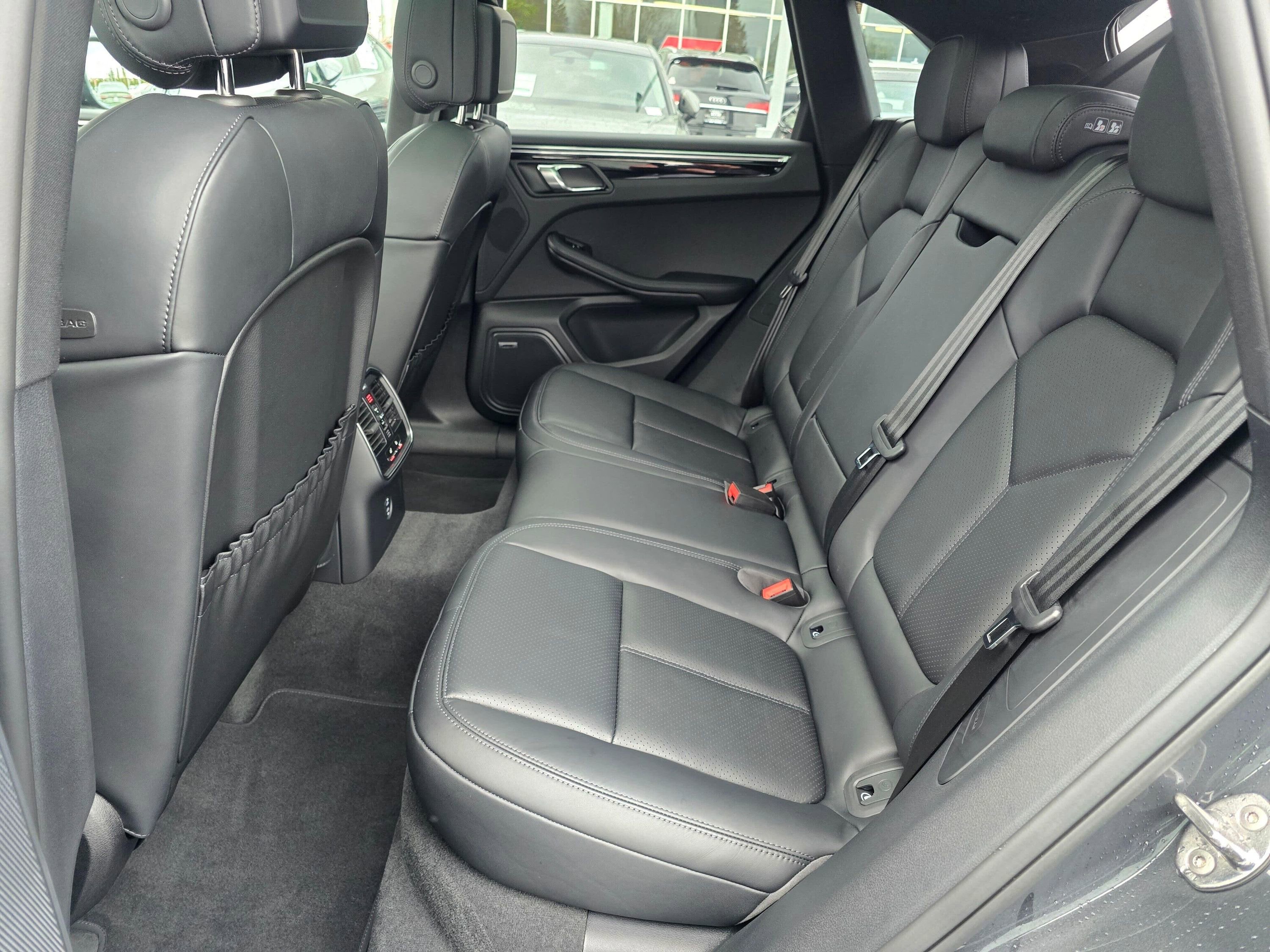 Used 2025 Porsche Macan image 19