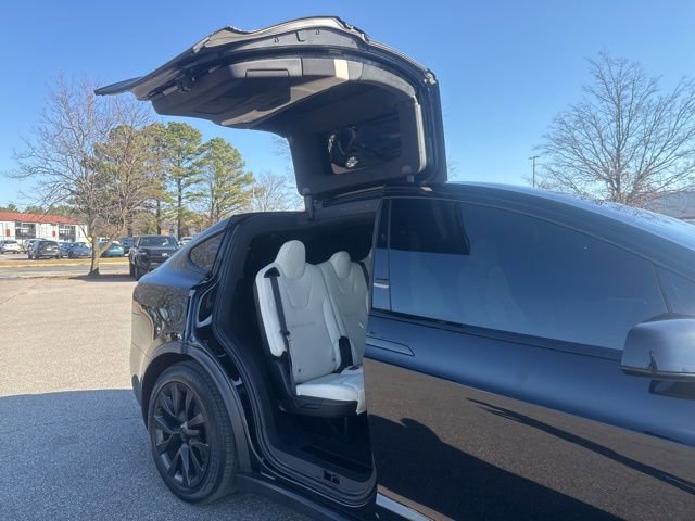 Used 2022 Tesla Model X image 18