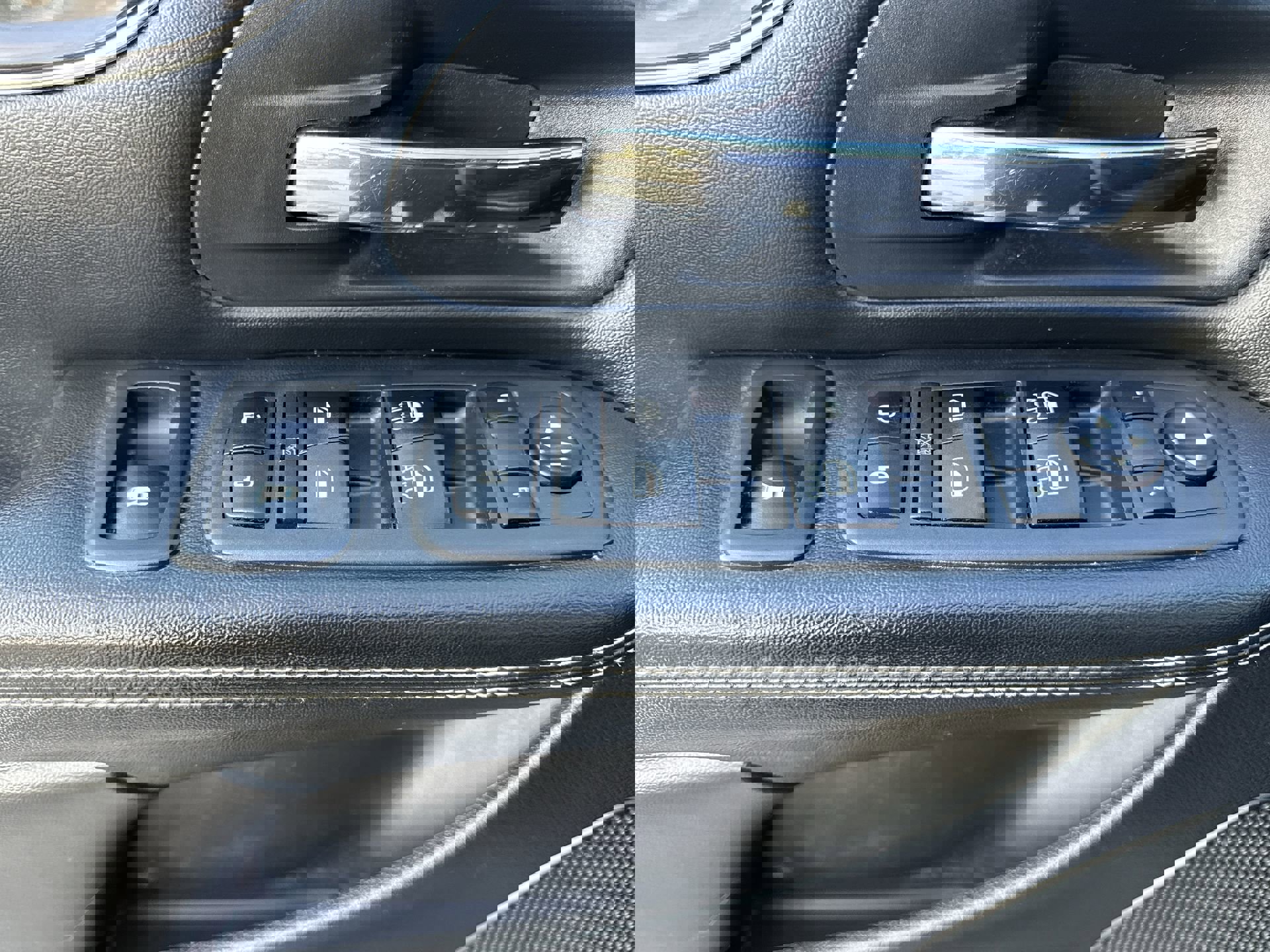 Used 2018 Dodge Grand Caravan SE image 22