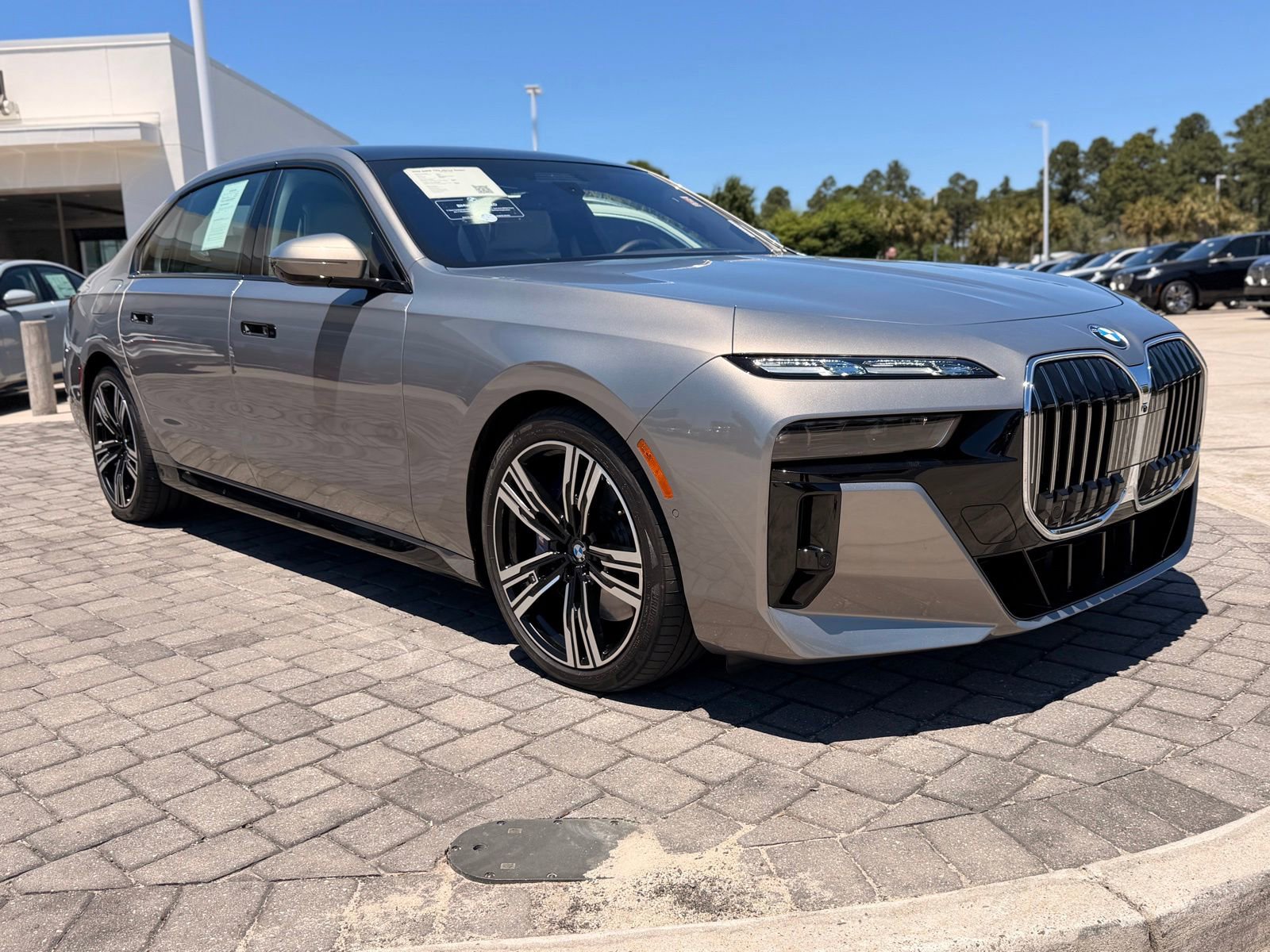Certified 2025 BMW 760i xDrive w/ Executive Package AWD/4WD image 6