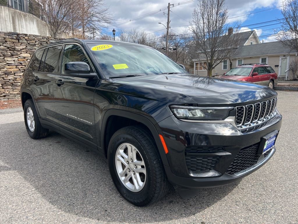 Used 2023 Jeep Grand Cherokee Laredo image 7