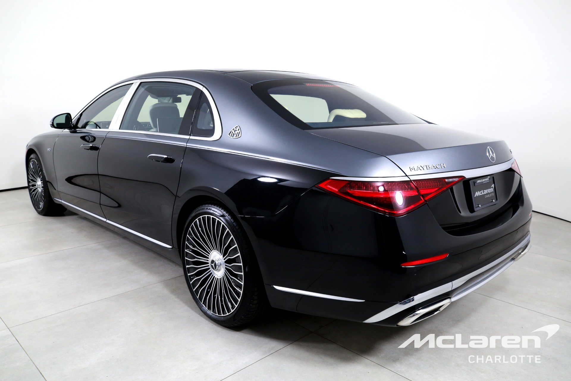 Used 2023 Mercedes-Benz Maybach S 680 4MATIC w/ Manufaktur Leather Package image 6