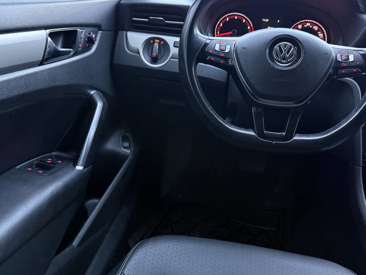 Used 2020 Volkswagen Passat 2.0T SE image 29