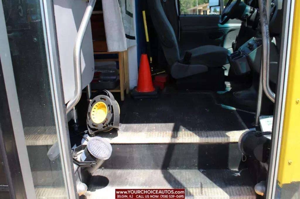 Used 2006 Ford E-450 and Econoline 450 RWD image 32
