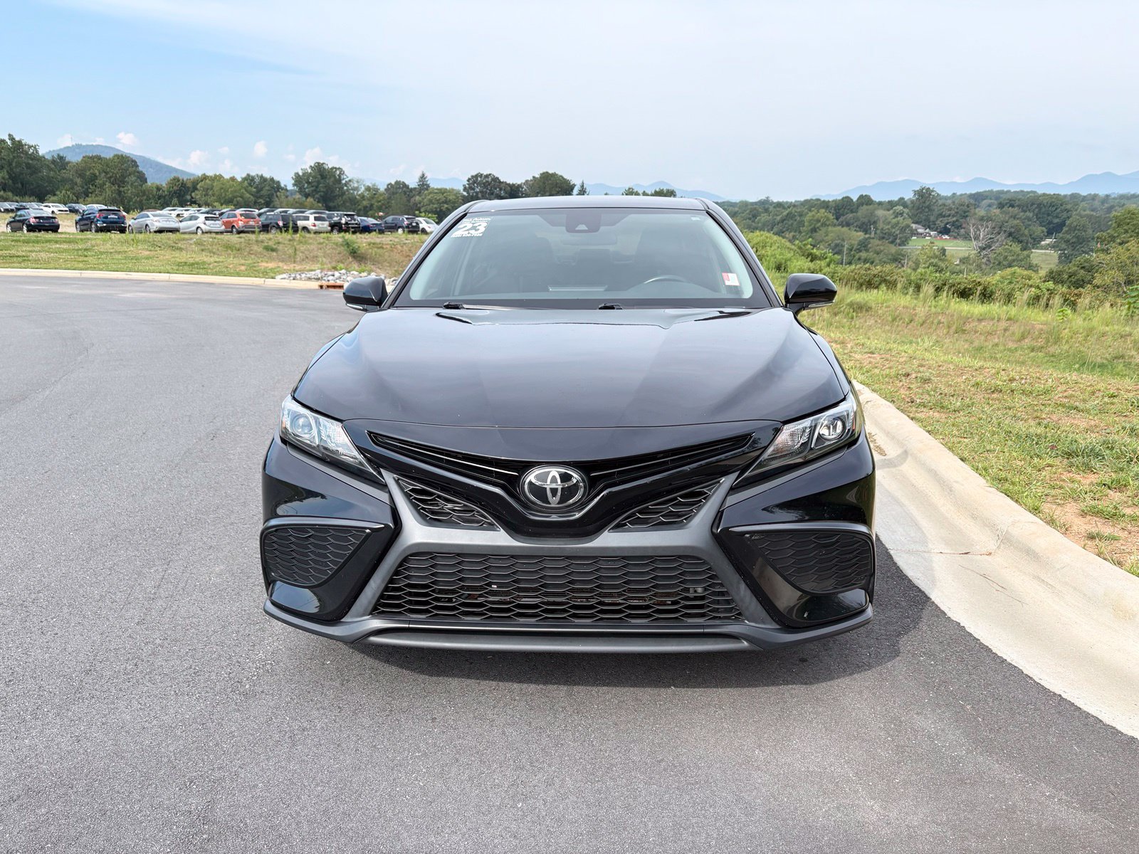 Used 2023 Toyota Camry SE FWD image 2