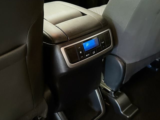 Used 2019 Toyota Highlander LE AWD/4WD image 23