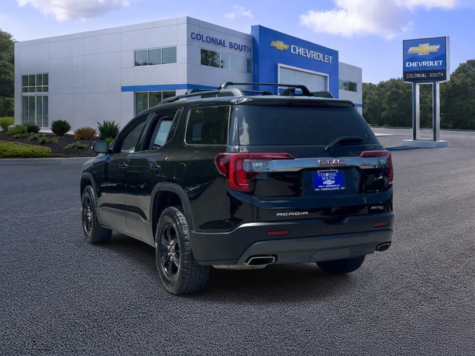 Certified 2023 GMC Acadia AT4 w/ Technology Package AWD/4WD image 4