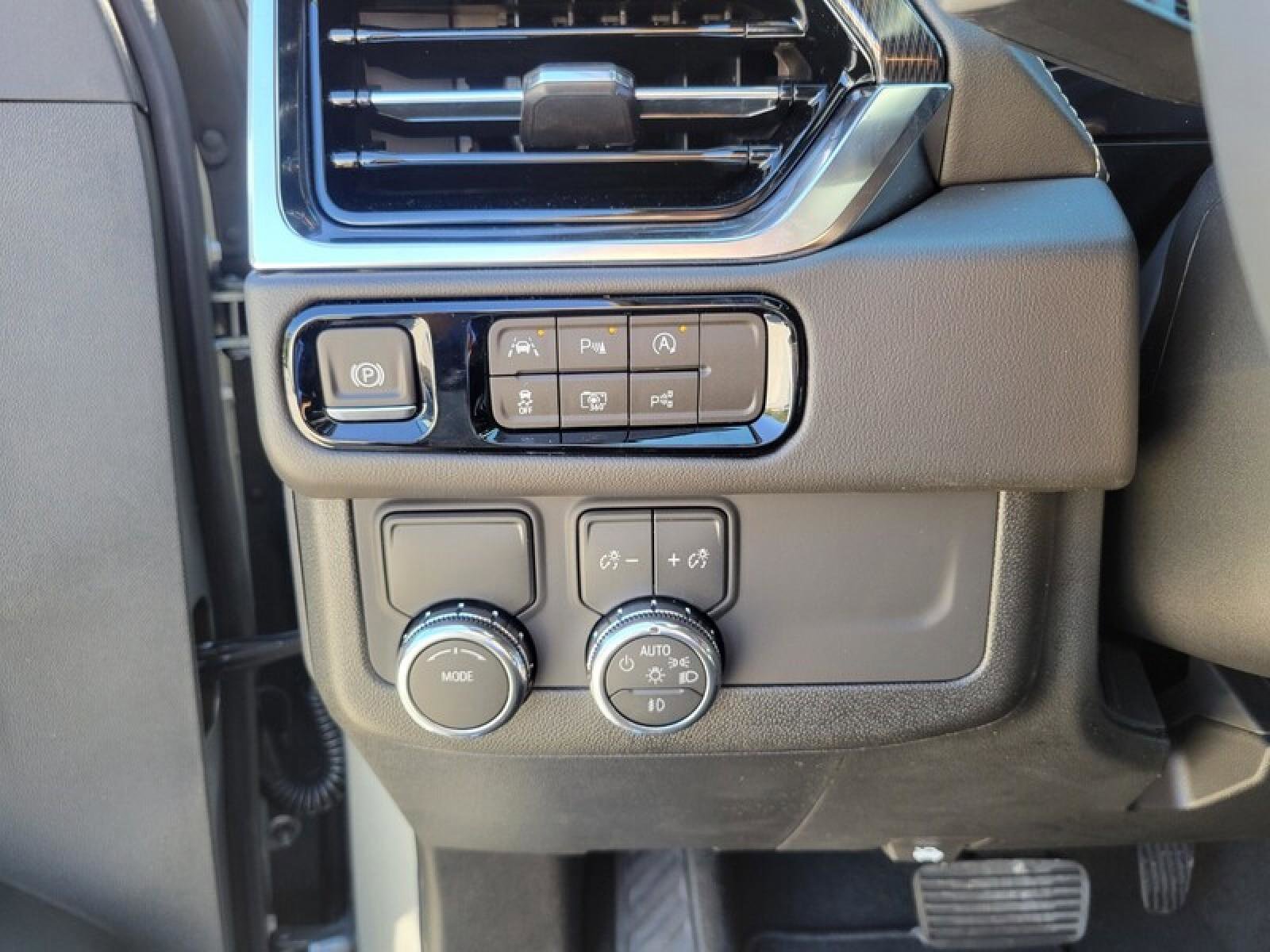 New 2026 GMC Yukon XL Elevation image 21