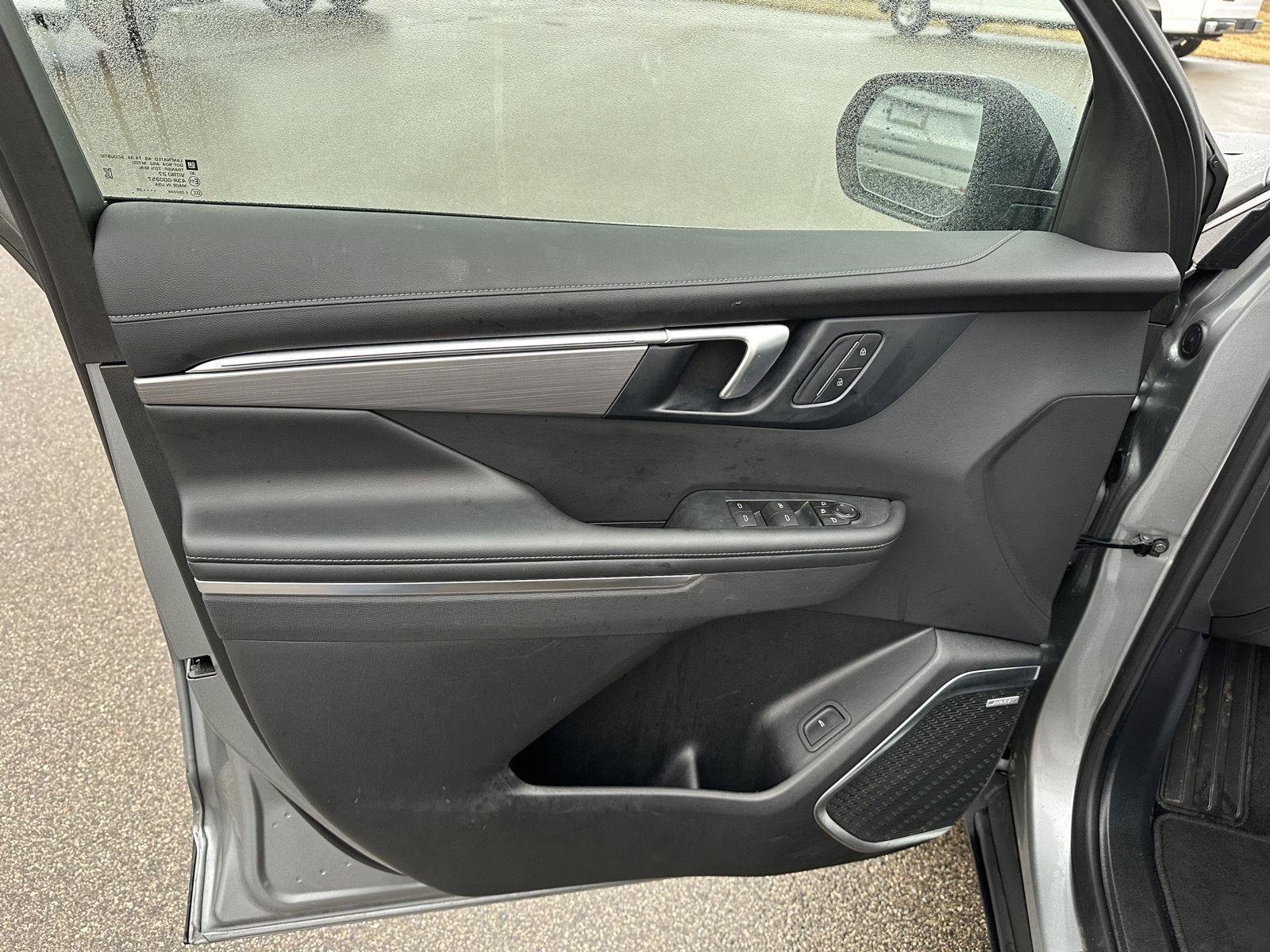 Used 2025 Buick Enclave Preferred image 18