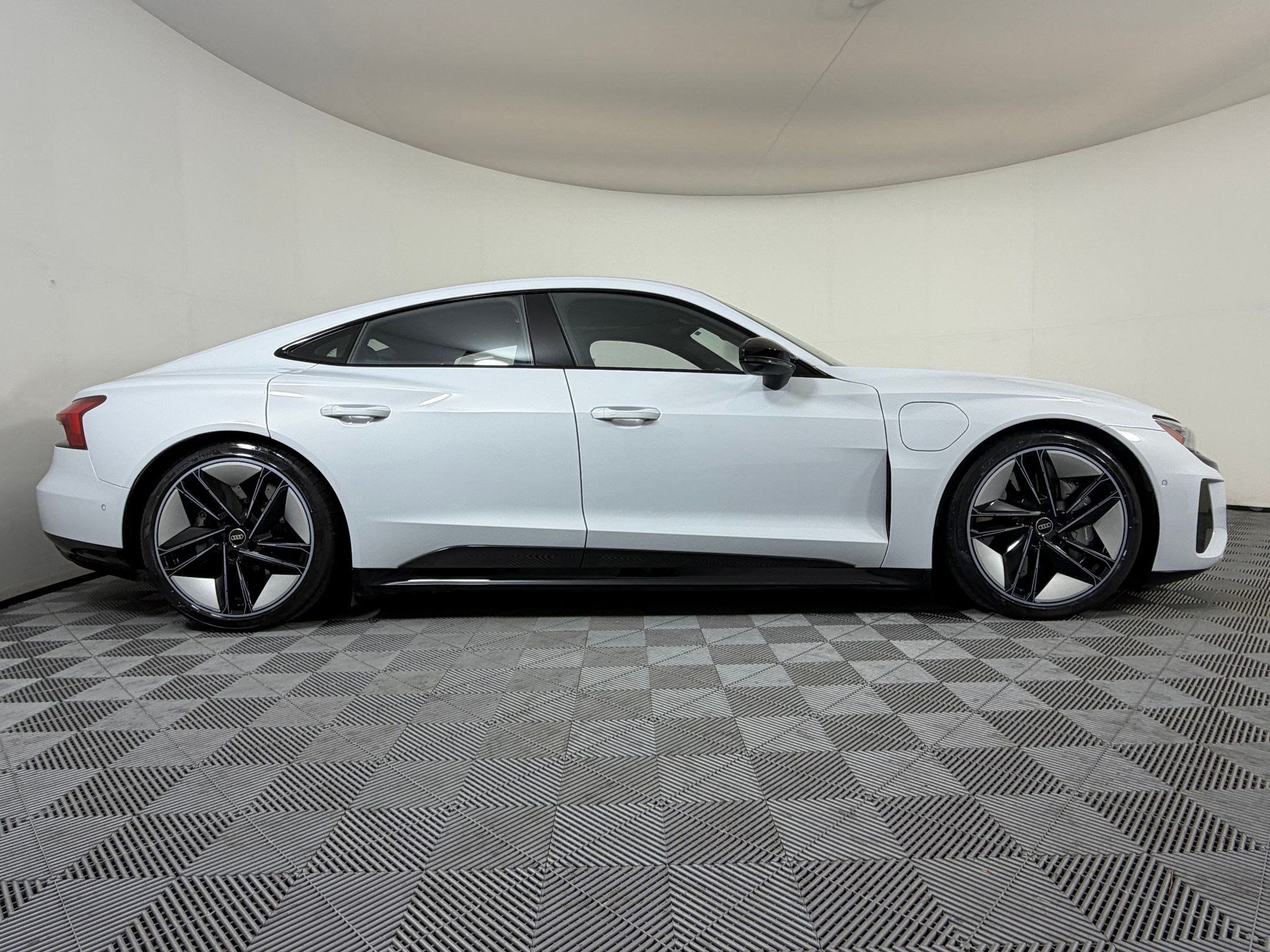 Used 2023 Audi RS e-tron GT w/ Carbon Performance Package AWD/4WD image 8