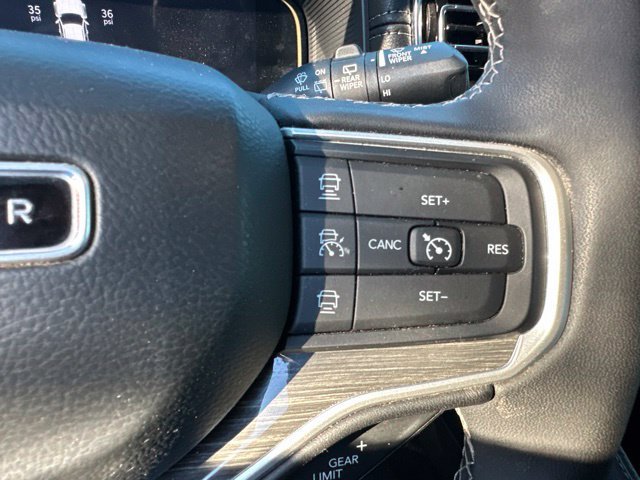 Used 2022 Jeep Wagoneer Series II AWD/4WD image 18