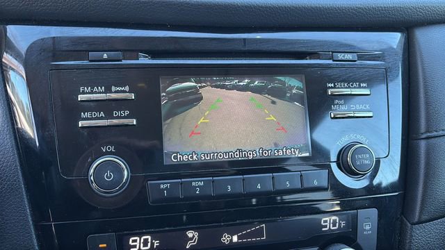 Used 2017 Nissan Rogue SV w/ Sun & Sound Touring Package image 26