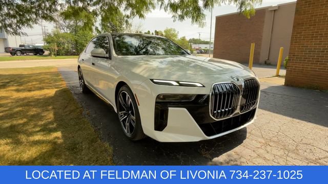Used 2023 BMW 760i xDrive AWD/4WD image 2