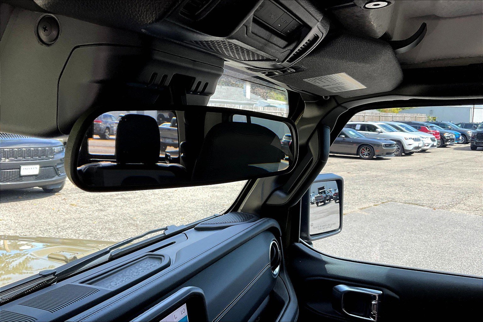 Certified 2025 Jeep Gladiator Sport image 31