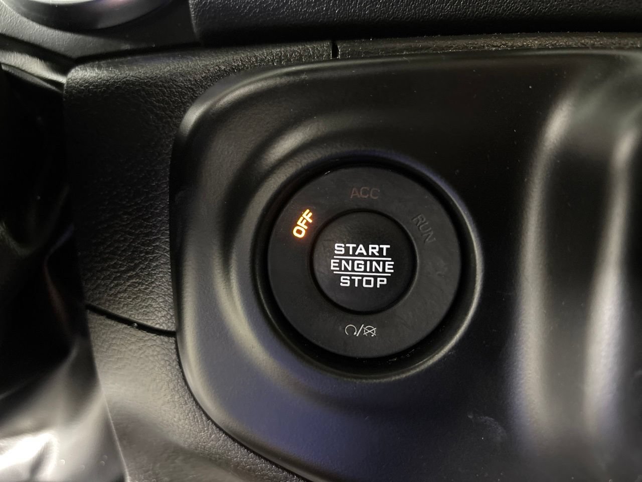Used 2022 Jeep Wrangler Unlimited Sahara AWD/4WD image 12
