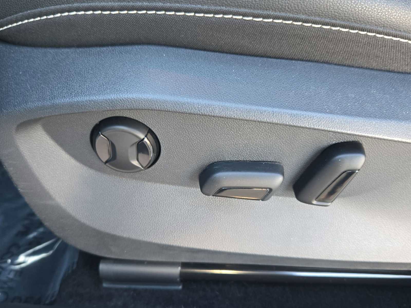 Used 2023 Volkswagen Taos SE image 25