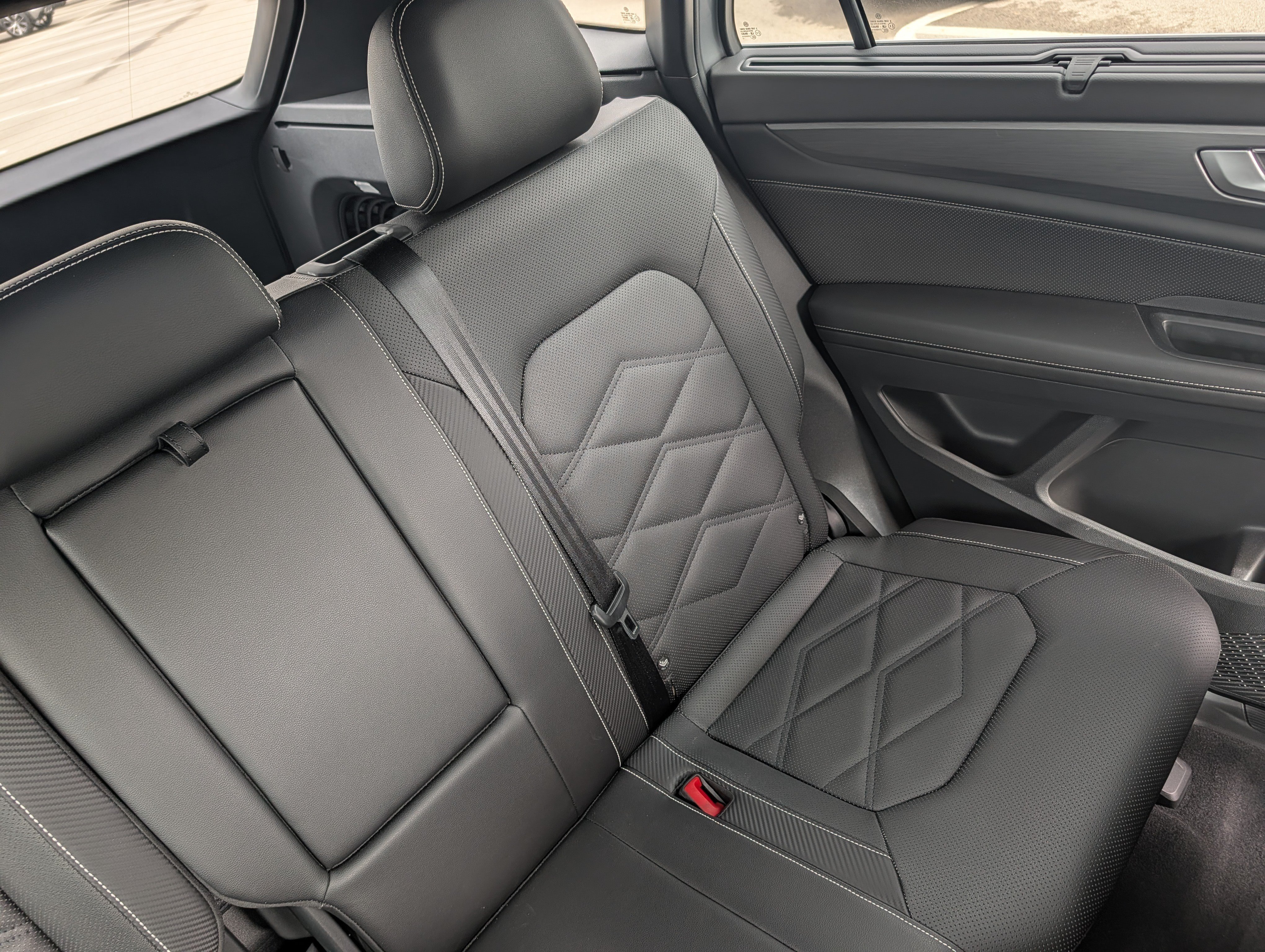 Certified 2024 Volkswagen Atlas Cross Sport SE AWD/4WD image 17
