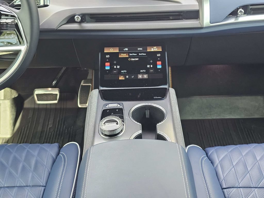 Certified 2026 Cadillac Vistiq Premium Luxury AWD/4WD image 22