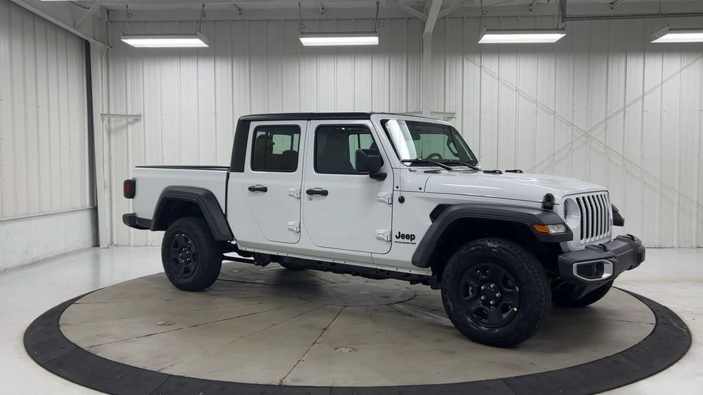 Used 2023 Jeep Gladiator Sport AWD/4WD image 2
