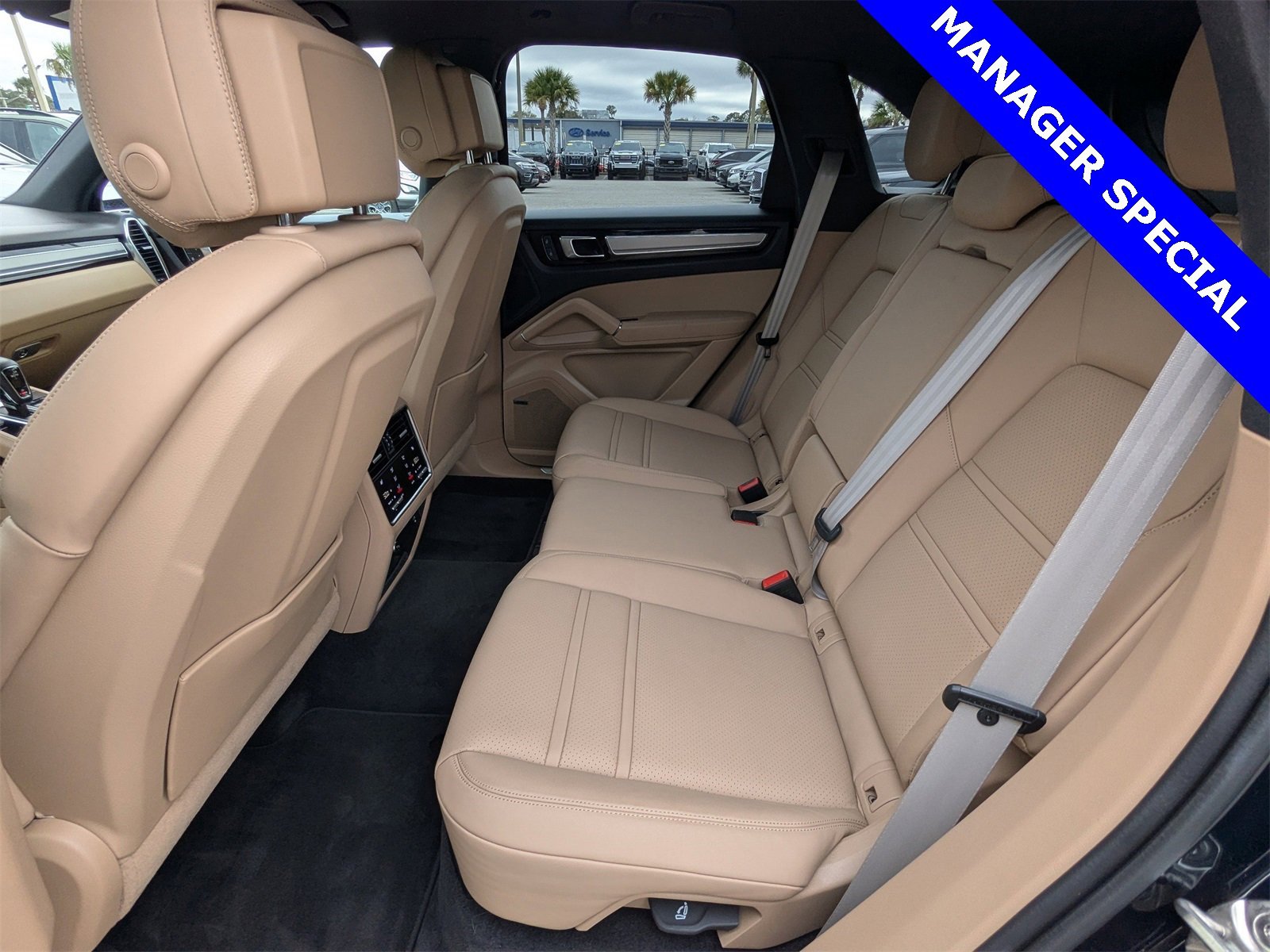 Used 2023 Porsche Cayenne Platinum Edition image 15