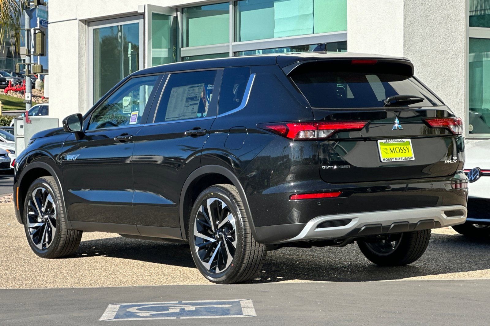 New 2025 Mitsubishi Outlander SE image 6