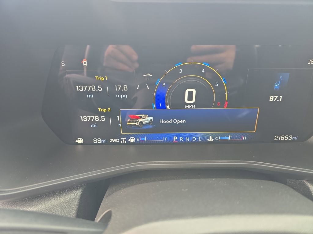 Used 2024 Chevrolet Colorado Trail Boss w/ Technology Package image 17