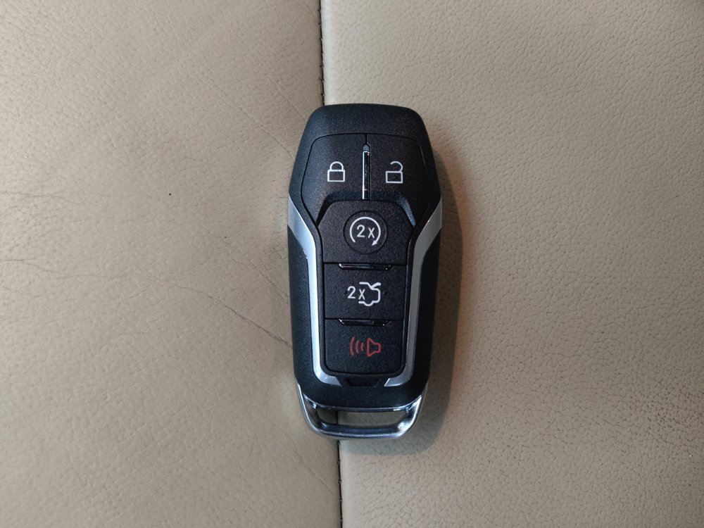 Used 2017 Ford Explorer XLT w/ Equipment Group 202A FWD image 32