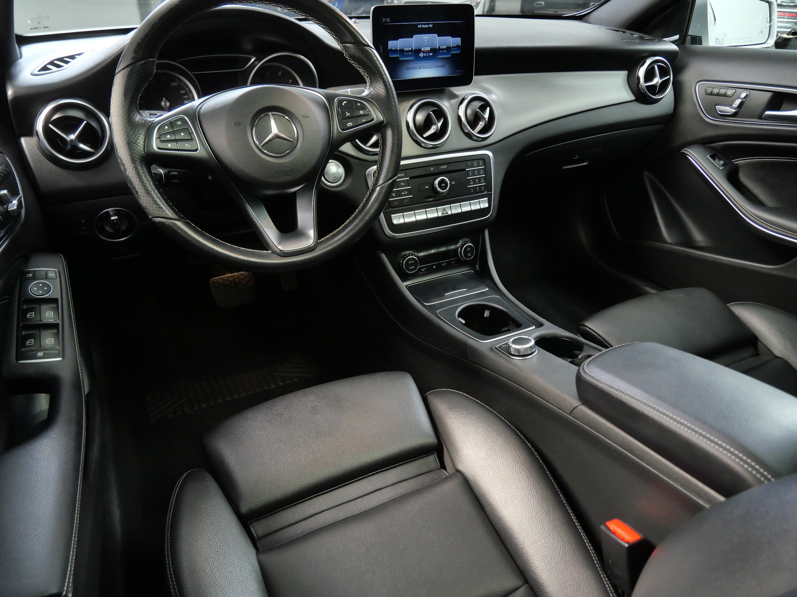 Used 2018 Mercedes-Benz GLA 250 4MATIC image 2