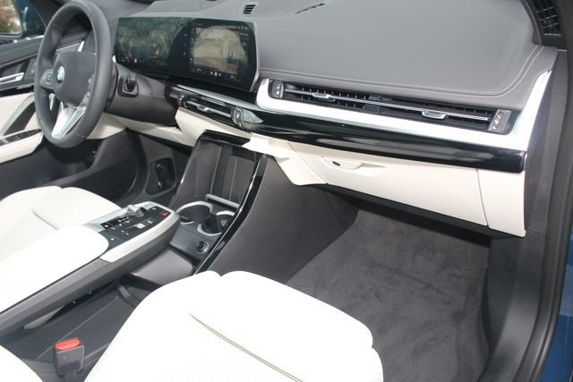 Used 2026 BMW X1 xDrive28i w/ Technology Package image 23