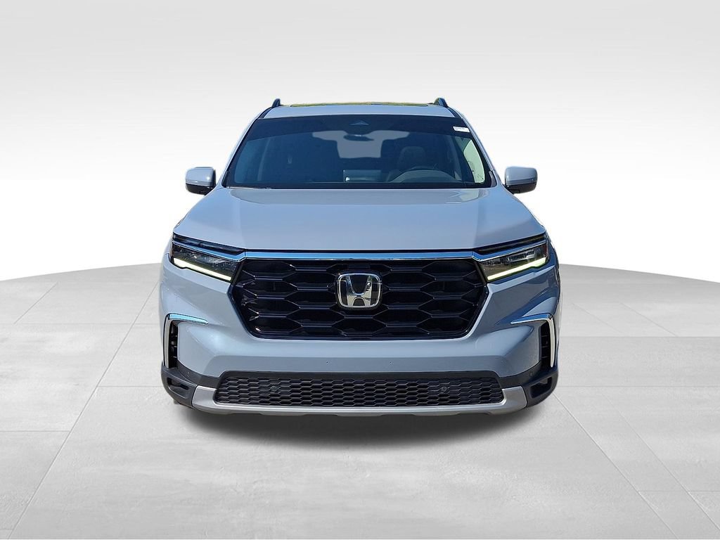 Used 2025 Honda Pilot Touring image 2
