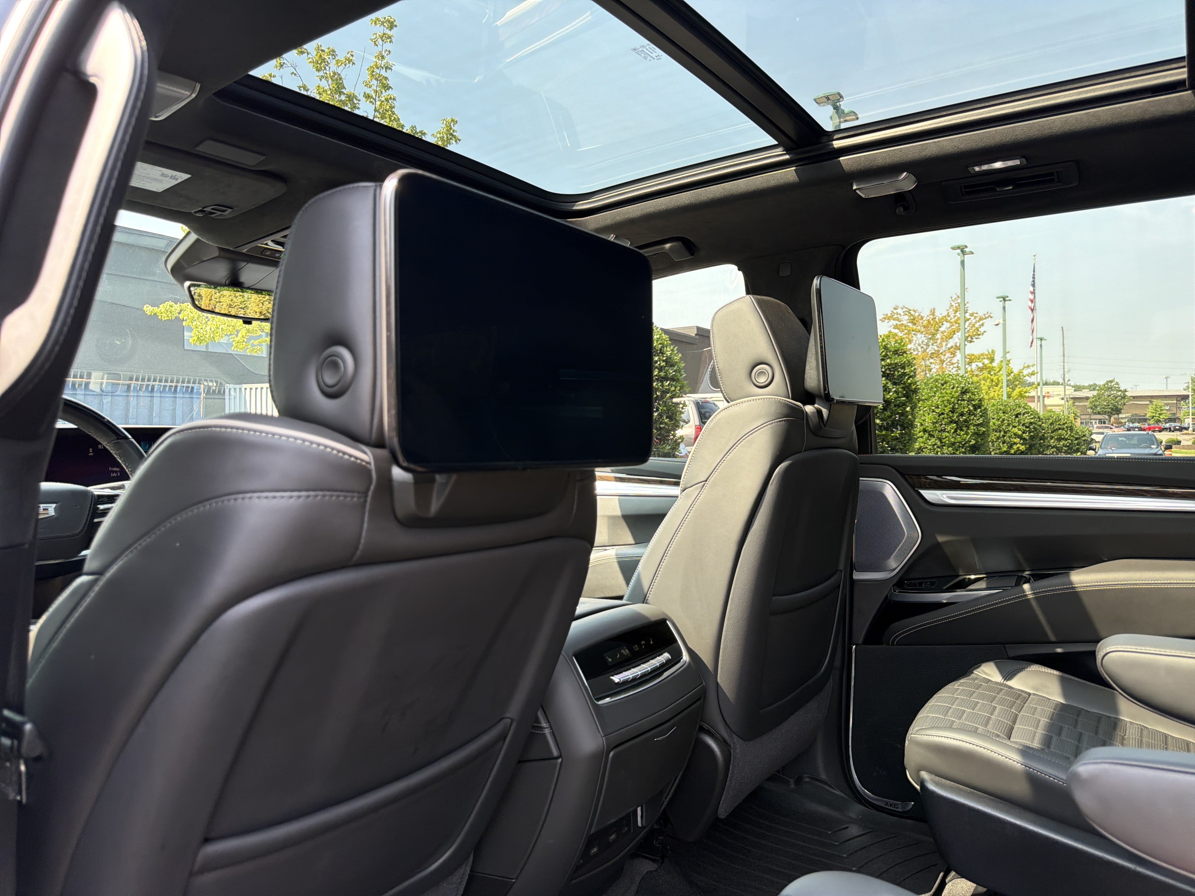 Used 2025 Cadillac Escalade ESV Sport Platinum w/ LPO, ONYX Package AWD/4WD image 45
