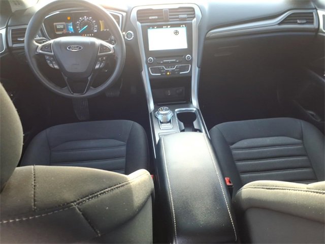 Used 2017 Ford Fusion SE w/ Fusion SE Technology Package image 4