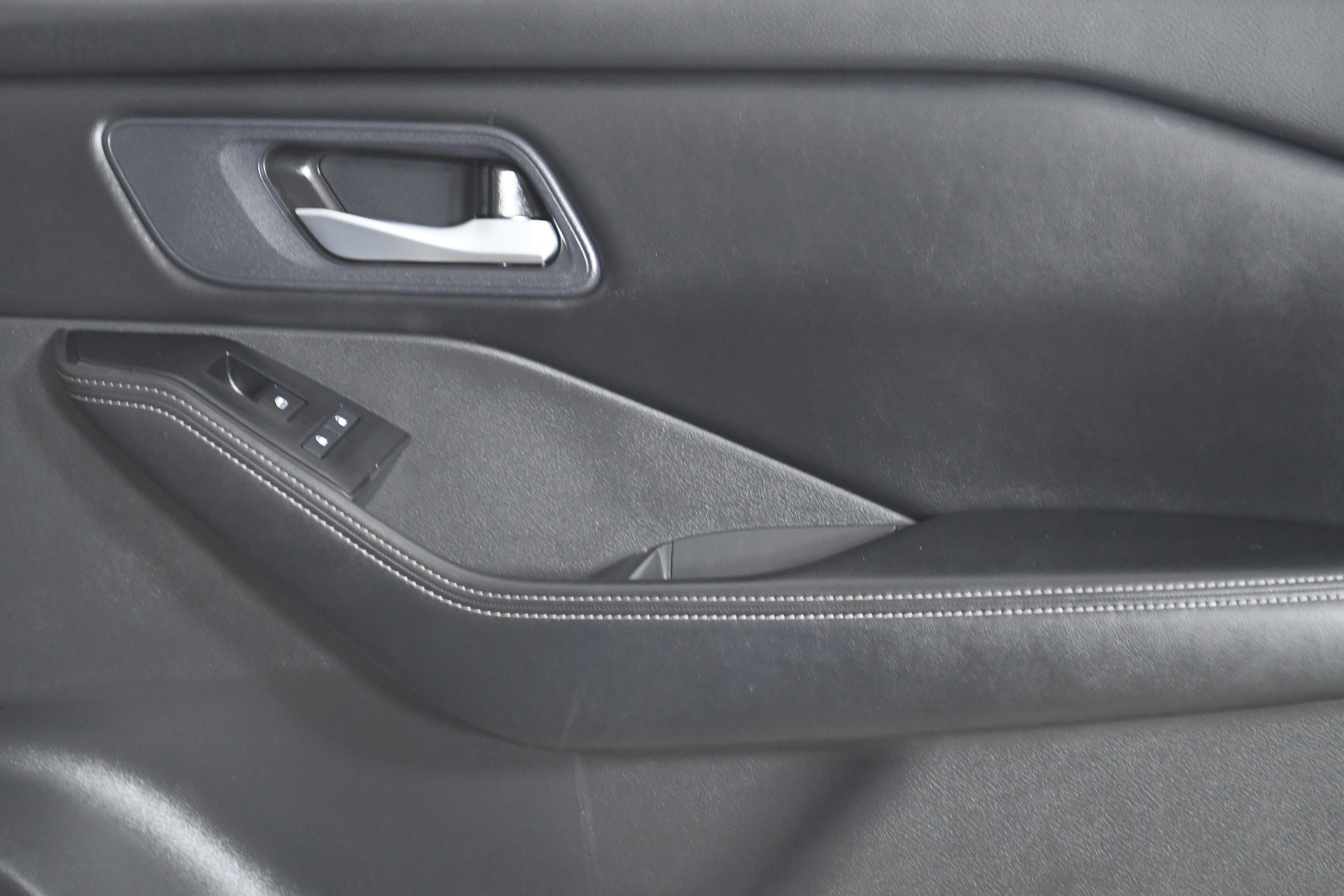 Used 2024 Nissan Rogue SV image 28