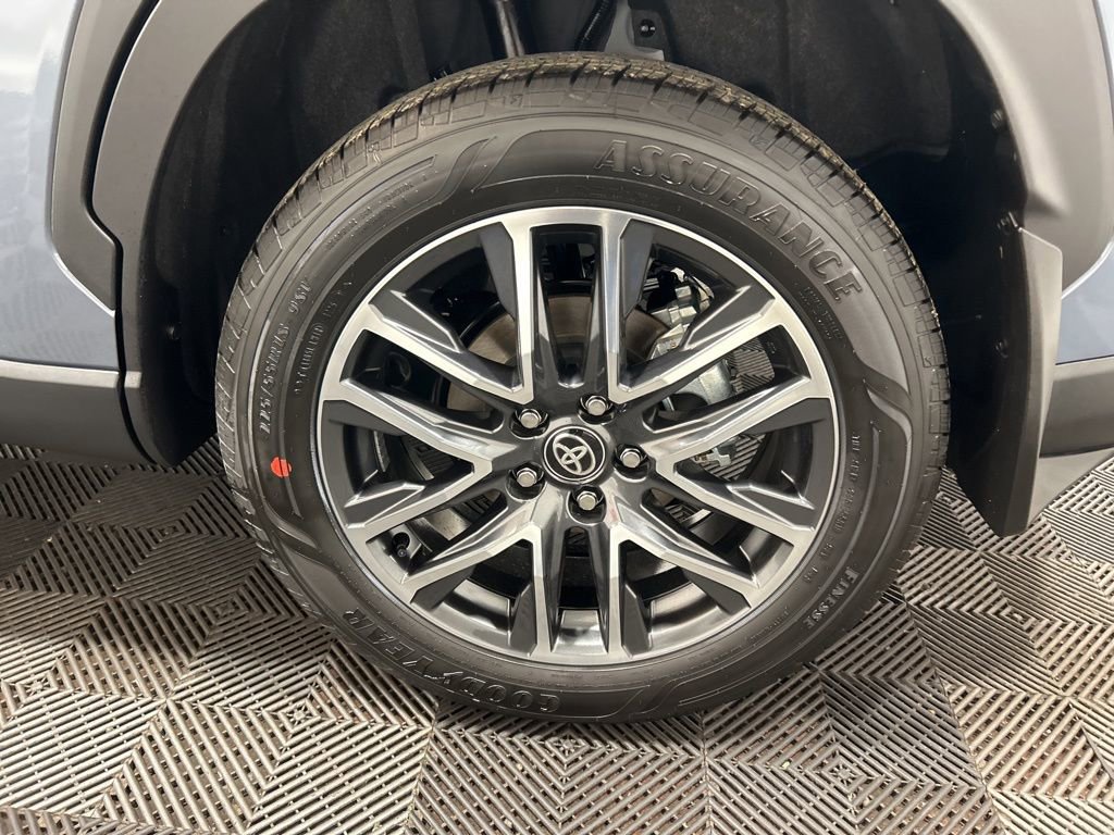 Used 2026 Toyota Corolla Cross XLE w/ Convenience Package image 29