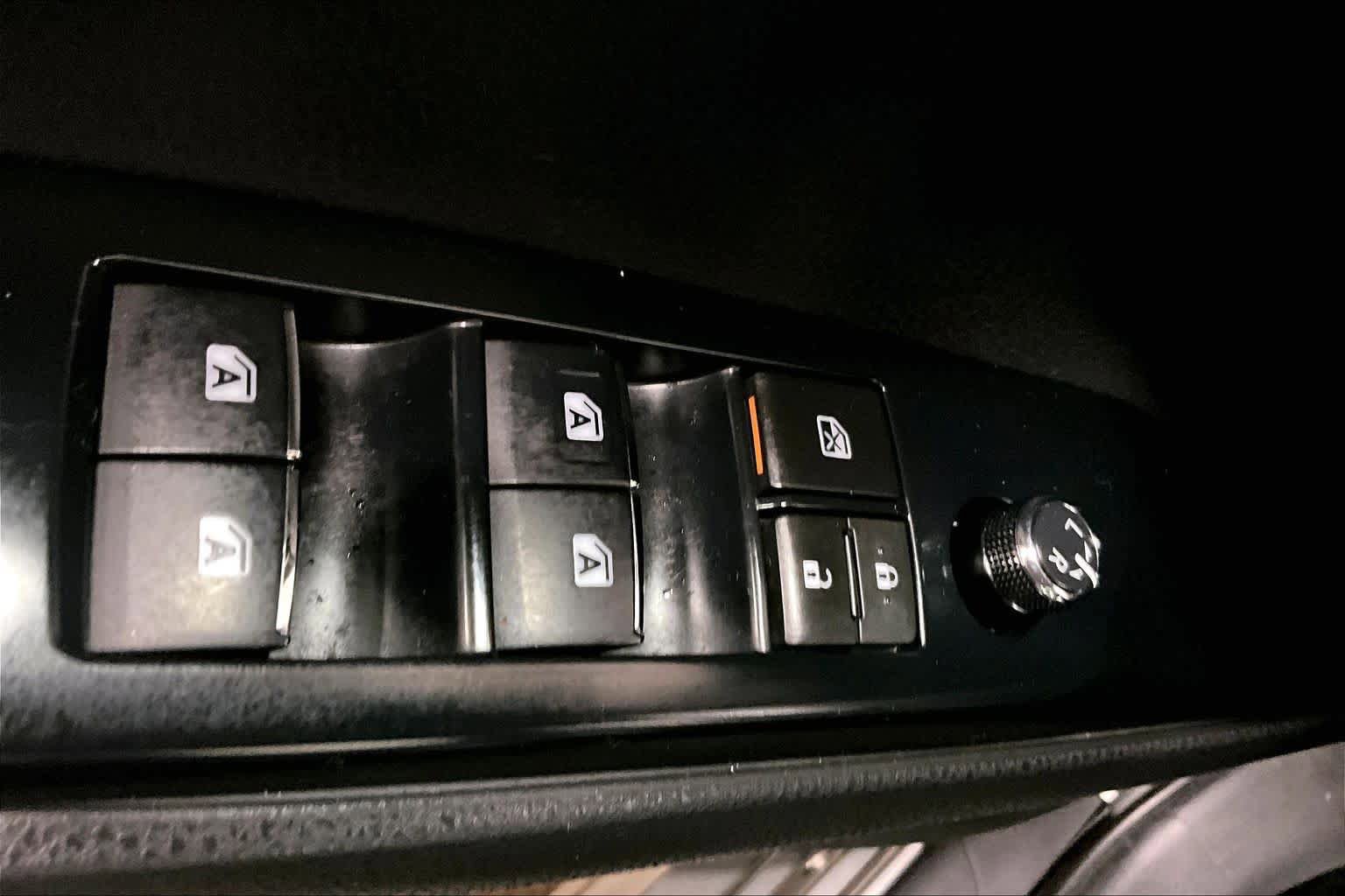 Used 2018 Toyota Camry XSE FWD image 32