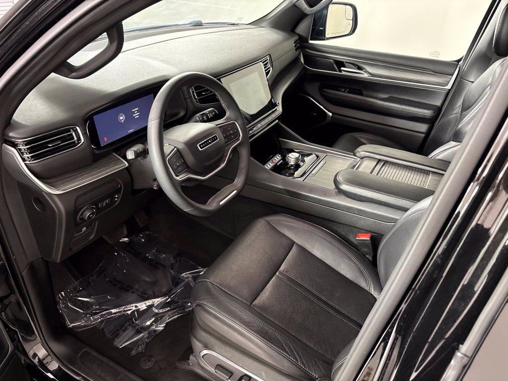 Used 2024 Jeep Wagoneer L Series II RWD image 32
