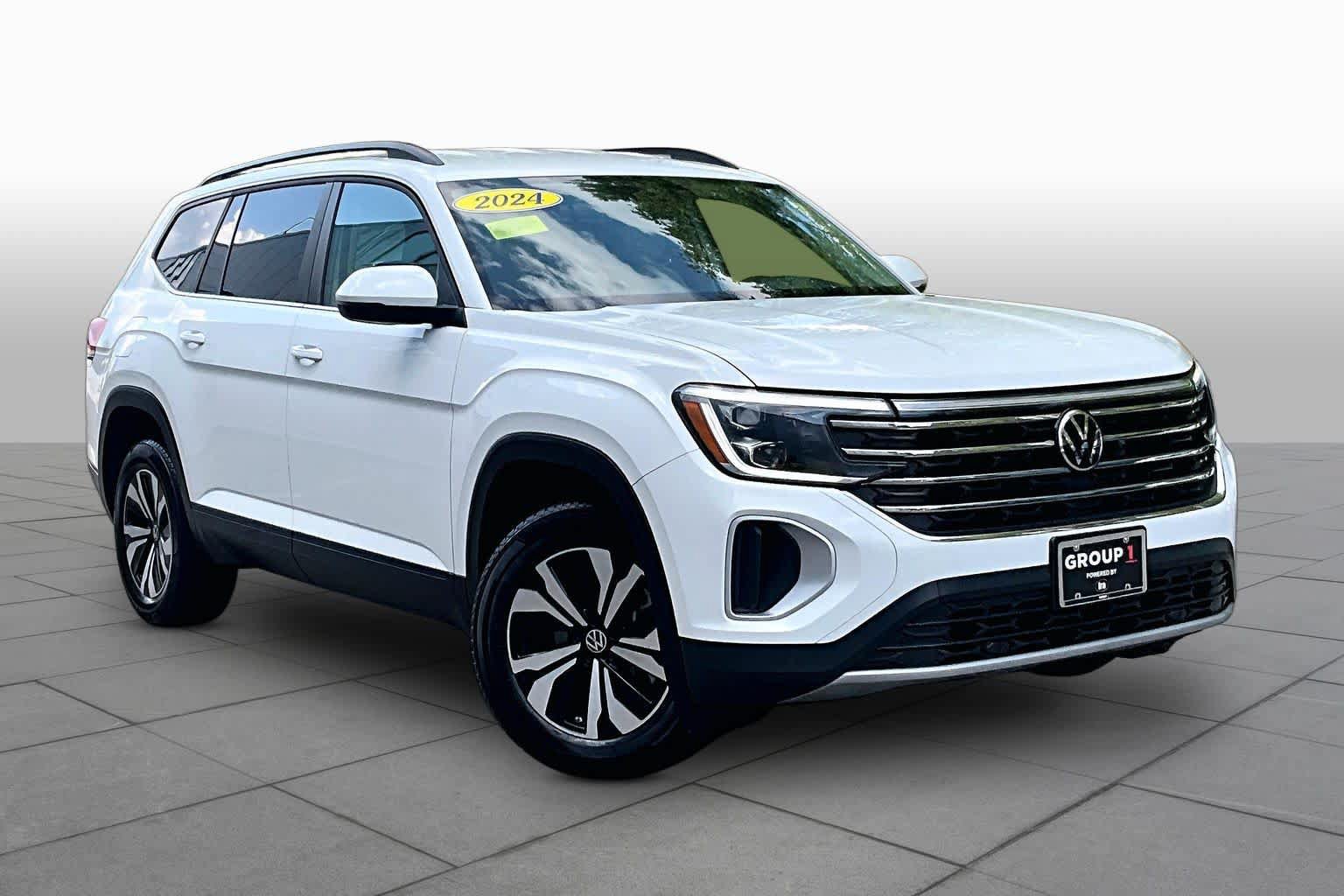 Used 2024 Volkswagen Atlas SE AWD/4WD image 3