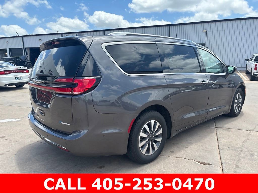 Used 2021 Chrysler Pacifica Touring-L FWD image 5