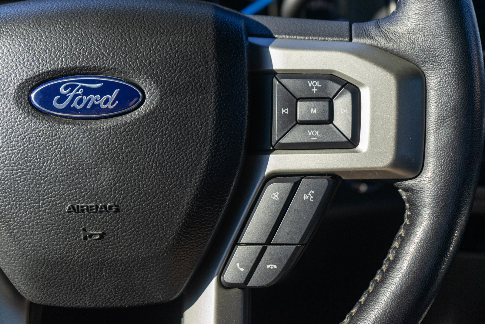 Used 2022 Ford F250 Lariat w/ Black Appearance Pkg image 21