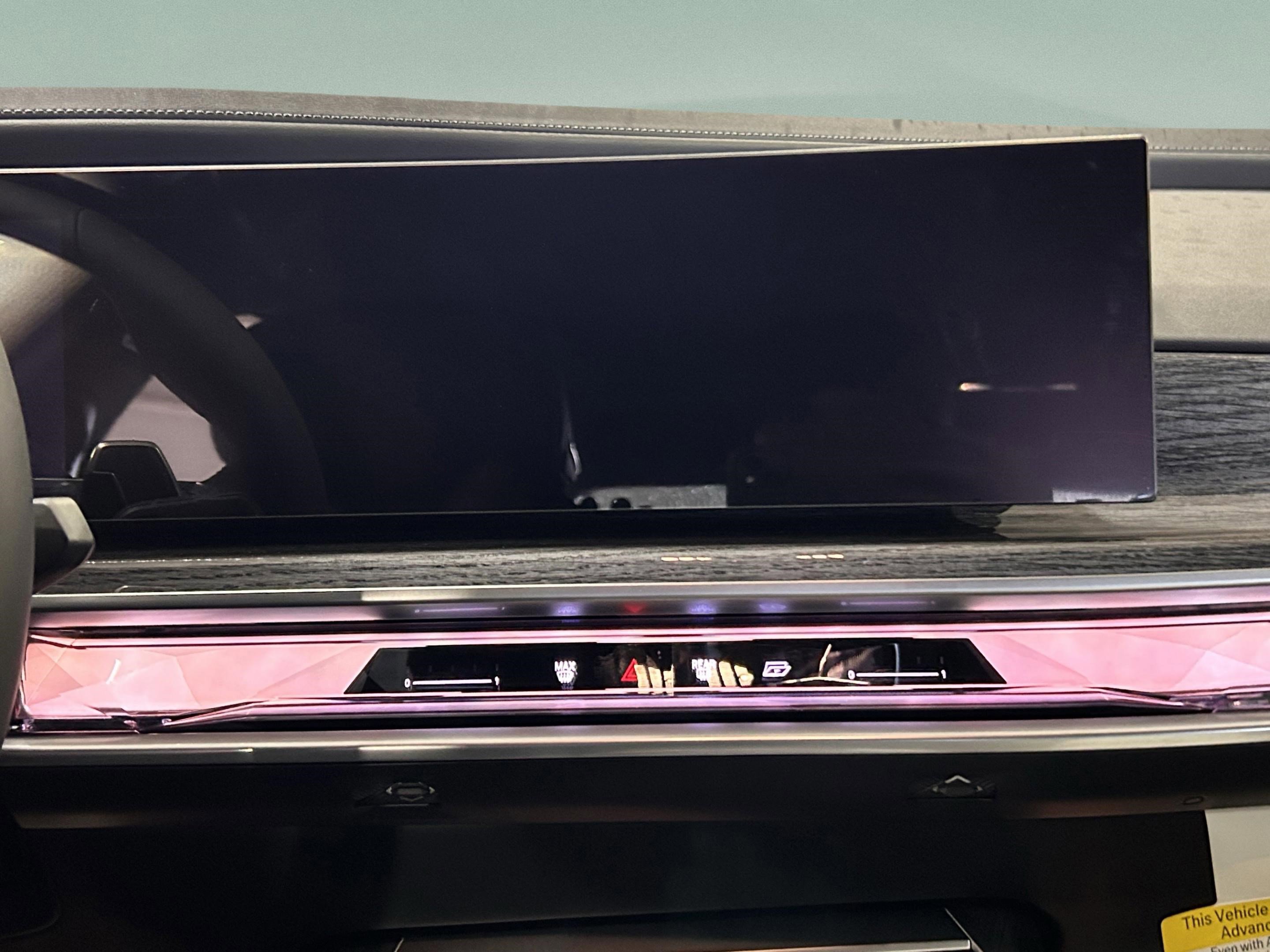 Used 2026 BMW 750e xDrive w/ Executive Package image 10