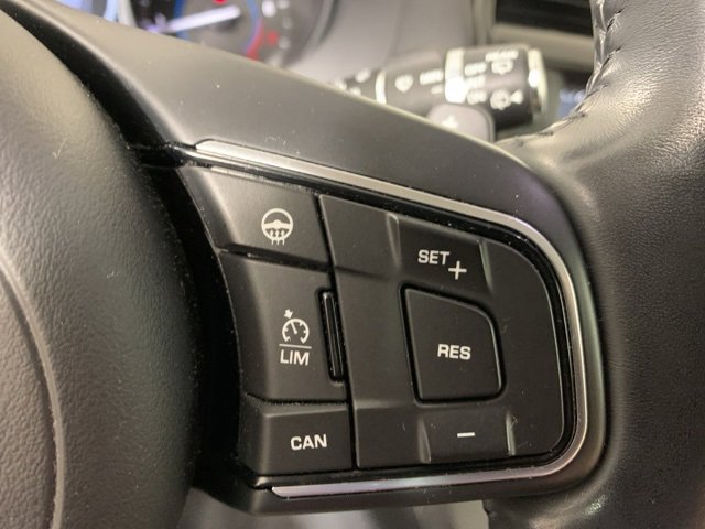 Used 2018 Jaguar F-PACE Premium image 21