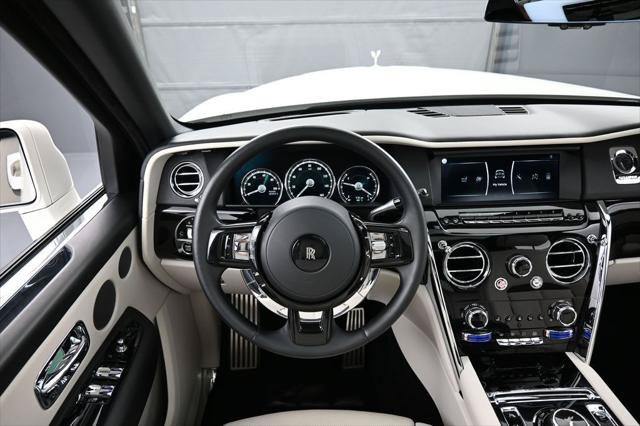 Certified 2022 Rolls-Royce Cullinan w/ Dark Exterior Package AWD/4WD image 18