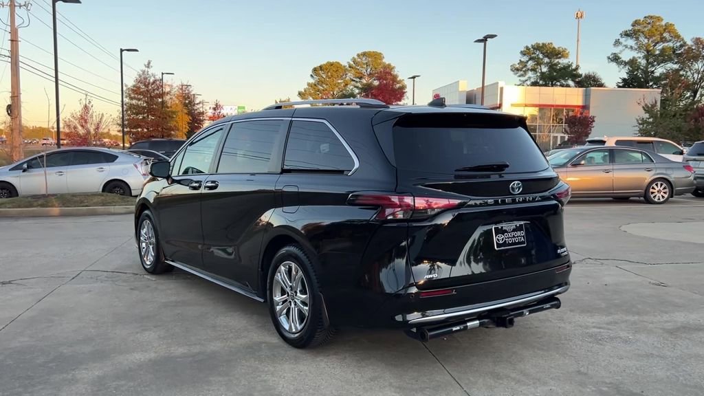 Used 2022 Toyota Sienna Platinum AWD/4WD image 4