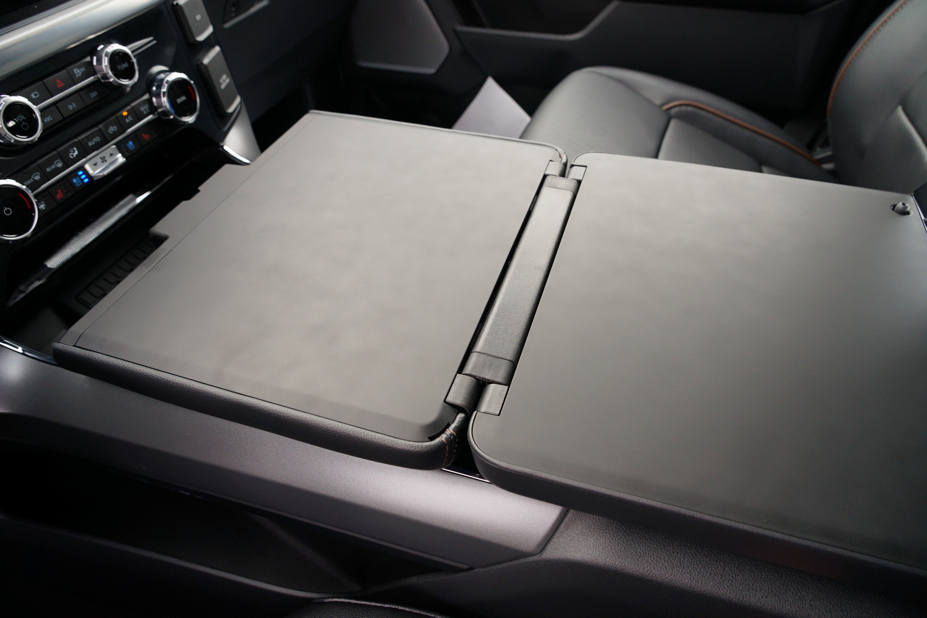 New 2025 Ford F150 Lariat w/ Equipment Group 502A High image 26