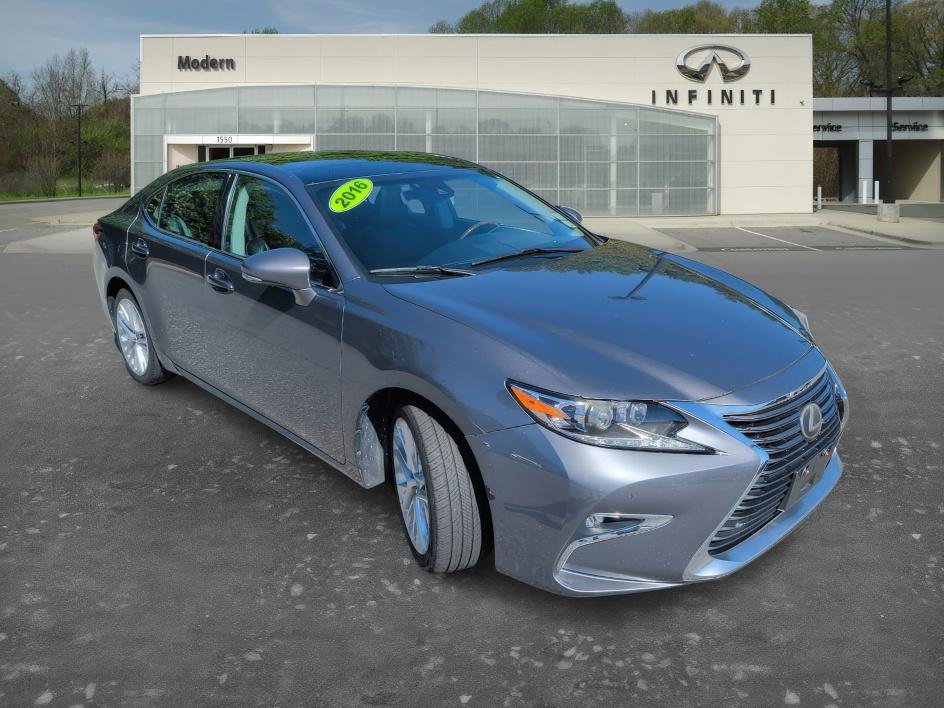 Used 2016 Lexus ES 350 w/ Luxury Package w/Wood Trim FWD image 2
