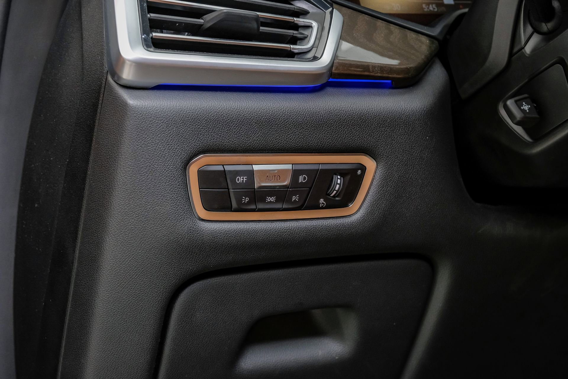 Used 2023 BMW X5 sDrive40i w/ M Sport Package image 32