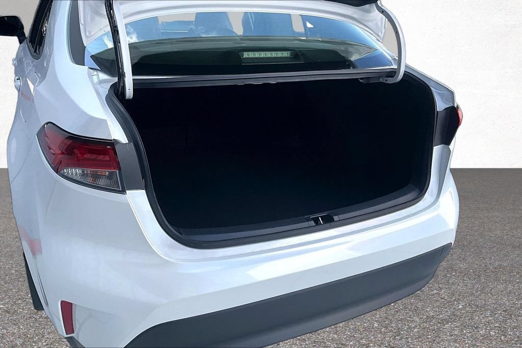 Certified 2025 Toyota Corolla XLE FWD image 27