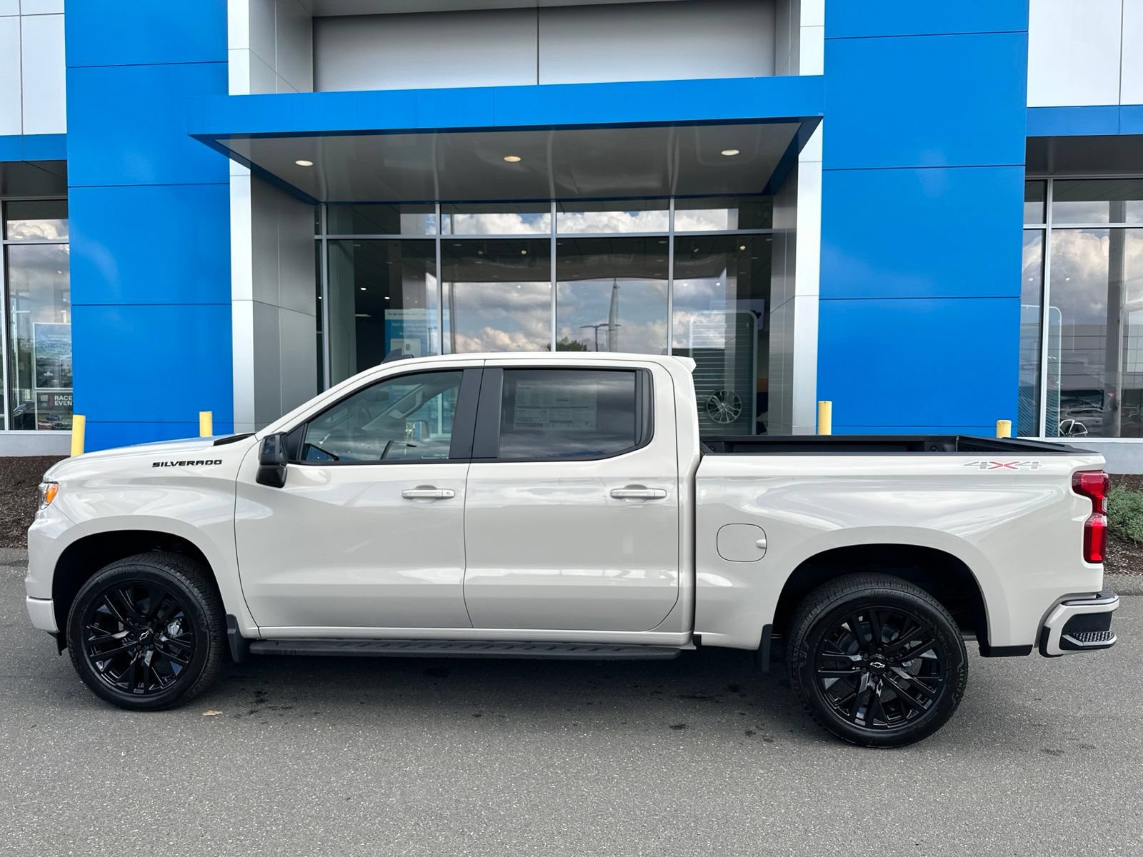 New 2026 Chevrolet Silverado 1500 RST w/ Convenience Package II AWD/4WD image 8