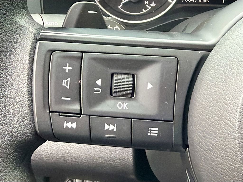 Used 2024 Nissan Pathfinder S image 32